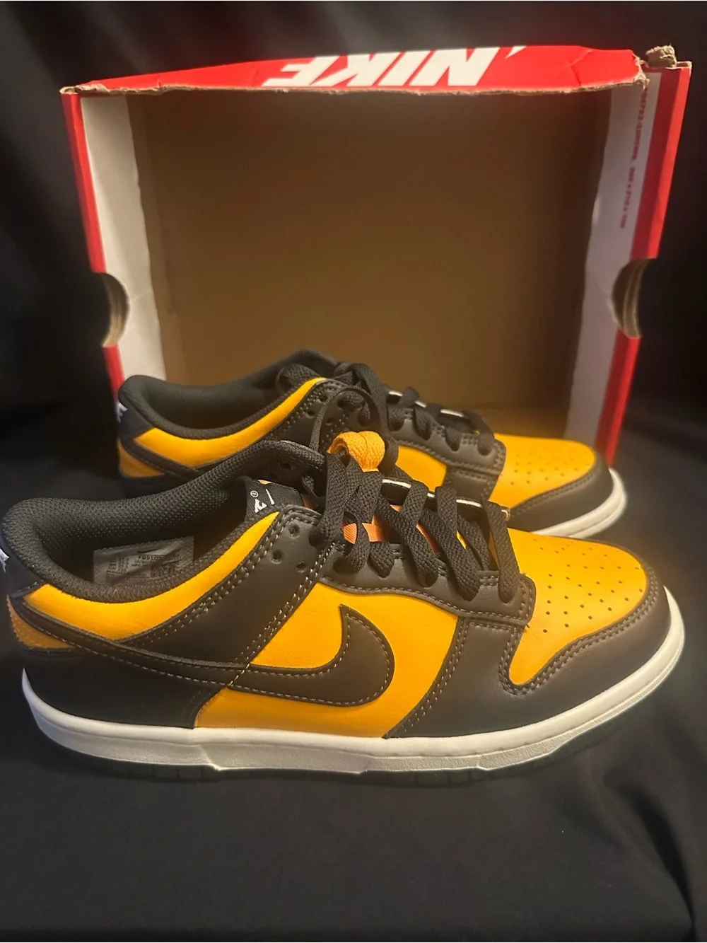 Nike Kids Low-Top Sneakers in Black and Yellow